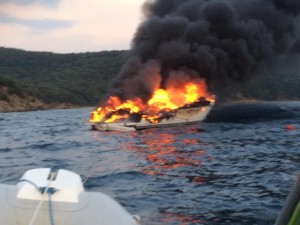 Yacht in fiamme a Follonica: nessun ferito