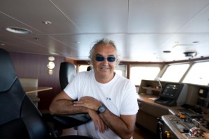 Briatore chiede un maxi risarcimento da 12,6 milioni per la vendita del superyacht Force Blue