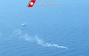 Dispersi in mare in seguito a naufragio: salvati dalla Guardia Costiera