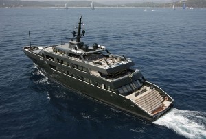 Giorgio Armani sbarca in Sardegna con il megayacht Main. FOTO