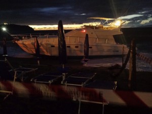 Yacht in avaria alla Tonnarella di Furnari: tanta paura ma nessuna conseguenza. FOTO