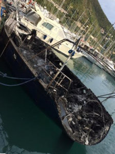 Incendio di uno yacht ad Alassio : un 14 metri completamente distrutto