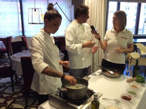 Al ristorante la Buvette: gnocchi con calamari, pomodori confit, pesto leggero e crumble di acciughe