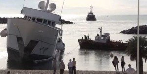 Porto di Ostia: la navetta Nibani si incaglia per un’avaria ai timoni. VIDEO