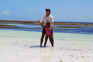 Un giorno da kiter sulla costa del Kenya, il nostro reportage da Watamu