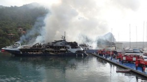 I superyachts The One e Barbie in fiamme a Marmaris