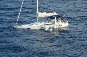 Aiuto la barca affonda: la triste fine di un Oceanis 48