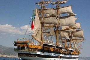 L’Amerigo Vespucci in arrivo al porto di Genova