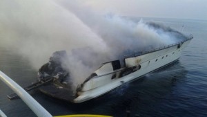 Otranto: incendio scoppia a bordo di uno yacht. Salvi i tre diportisti