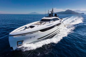 M/Y Divine: esordio al Moncao Yacht Show per la seconda Sport Hybrid di Columbus