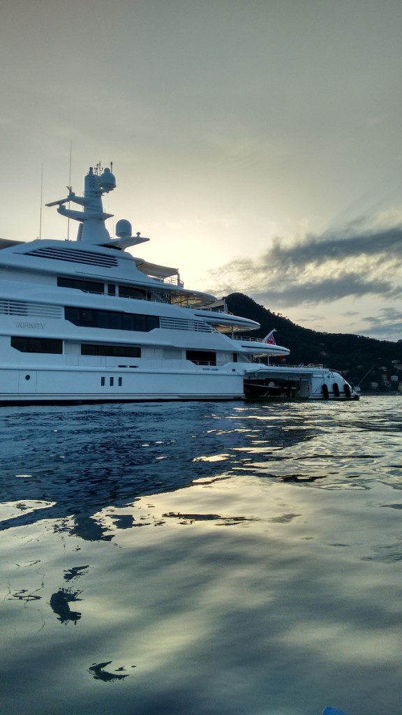 Megayacht Infinity, dettaglio. Zona Paraggi