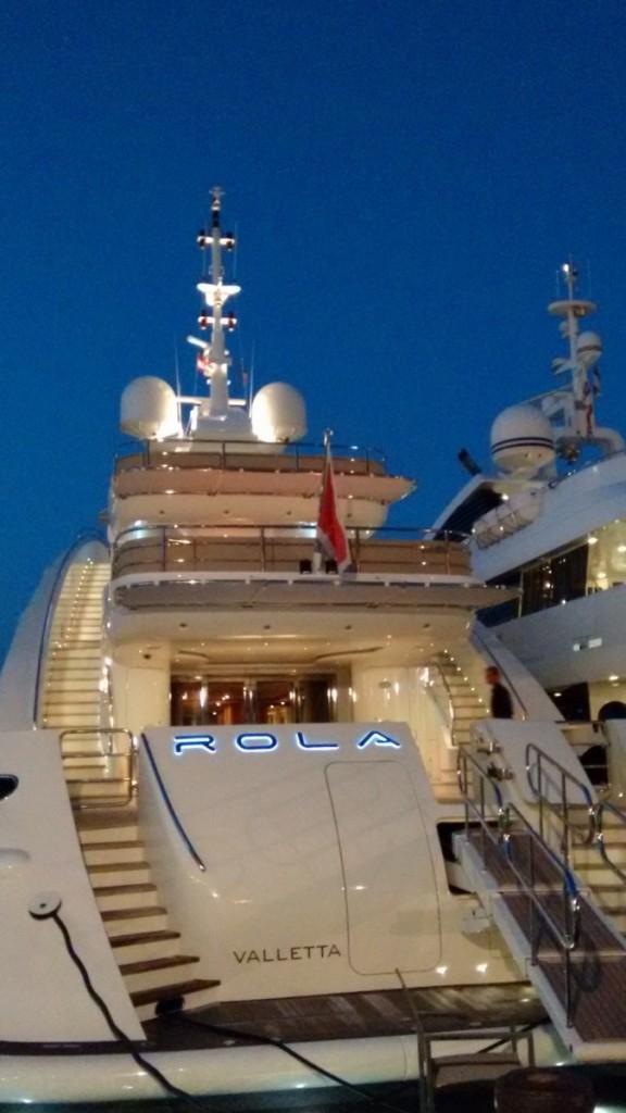 Megayacht Rola: foto a poppa