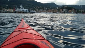 Portofino in kayak: una pagaiata tra le onde e il tramonto