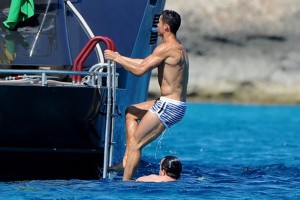 Lo yacht di Ronaldo a fianco a quello di Messi: è derby a Ibiza!