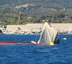 Yacht affonda a Marina di Campo: è un Ferretti