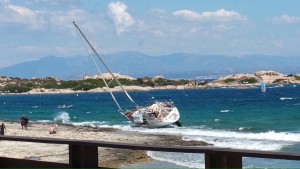 Diportisti allo sbaraglio: è un’estate “a scogli”, le FOTO di Liguria Nautica e il meglio dei social