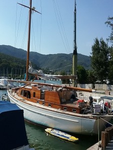 Una Barunita per l’Antica Compagnia della Vela: alla foce del Magra la barca cult di Walt Disney