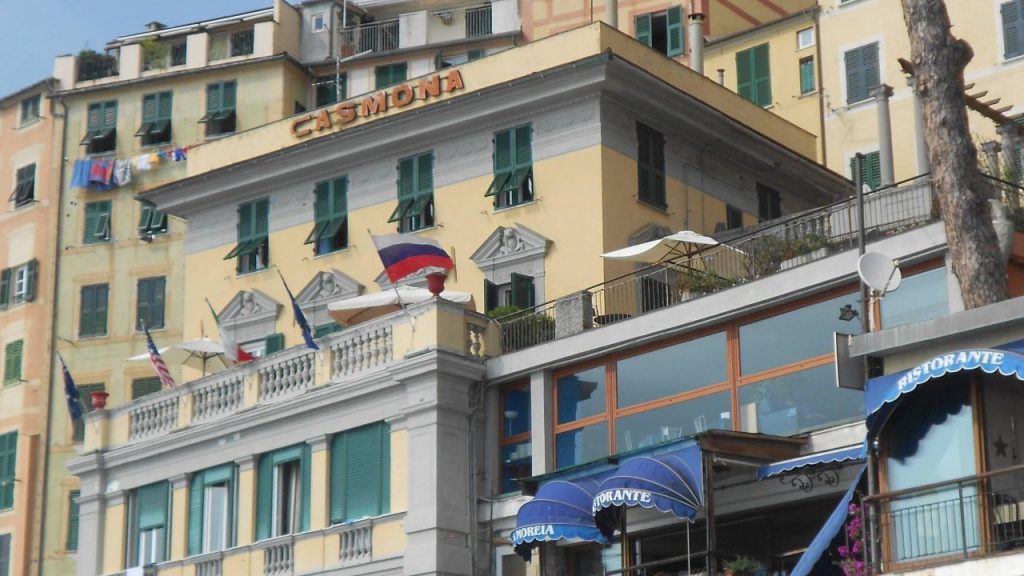 L'edificio che ospita l'hotel Casmona