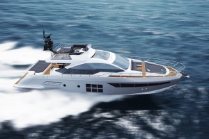 Azimut S7: la linea sportiva punta su fibra di carbonio e motorizzazione Volvo IPS