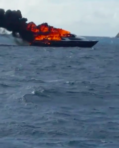 Inferno ai Caraibi: divampa un incendio sul mega yacht Limitless