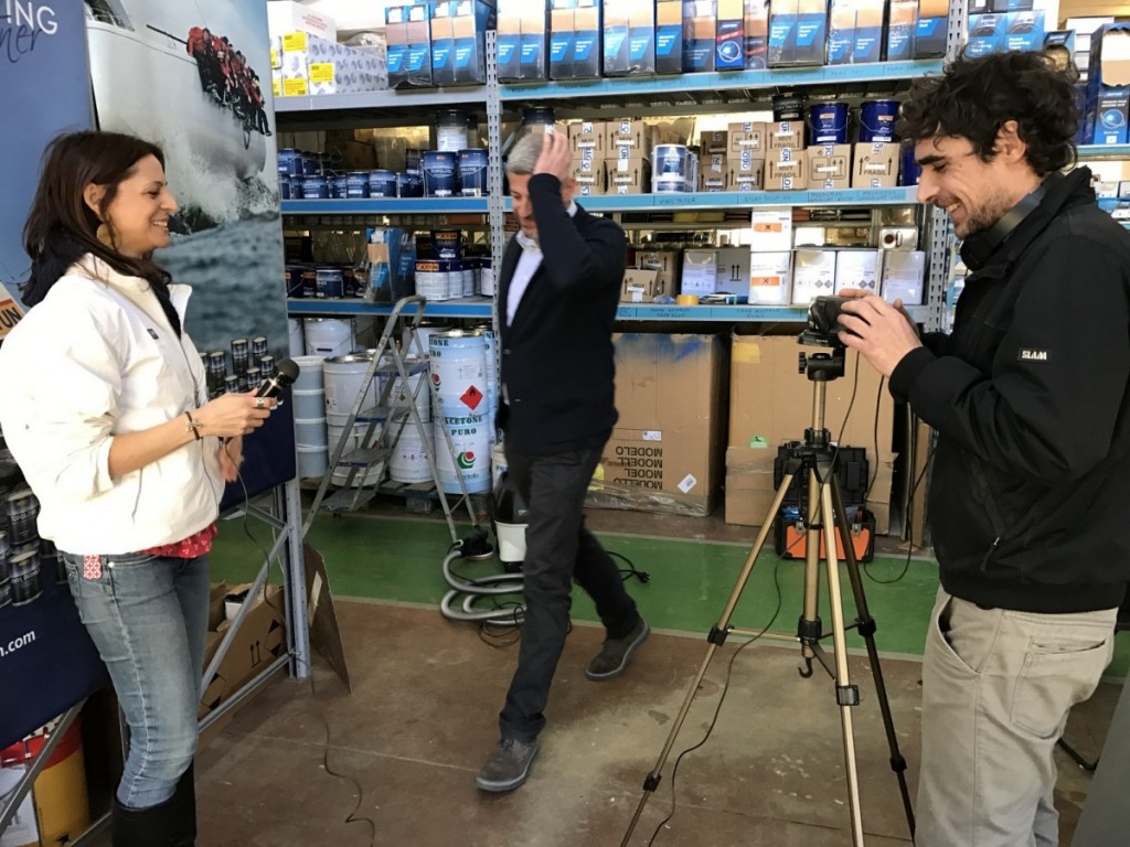 Dietro le quinte delle riprese di Liguria Nautica durante la Paint School. Durante l'intervista hanno parlato Stefano Vernocchi di Vecom Srl ed Enrico Guano di di  Jotun Italia.