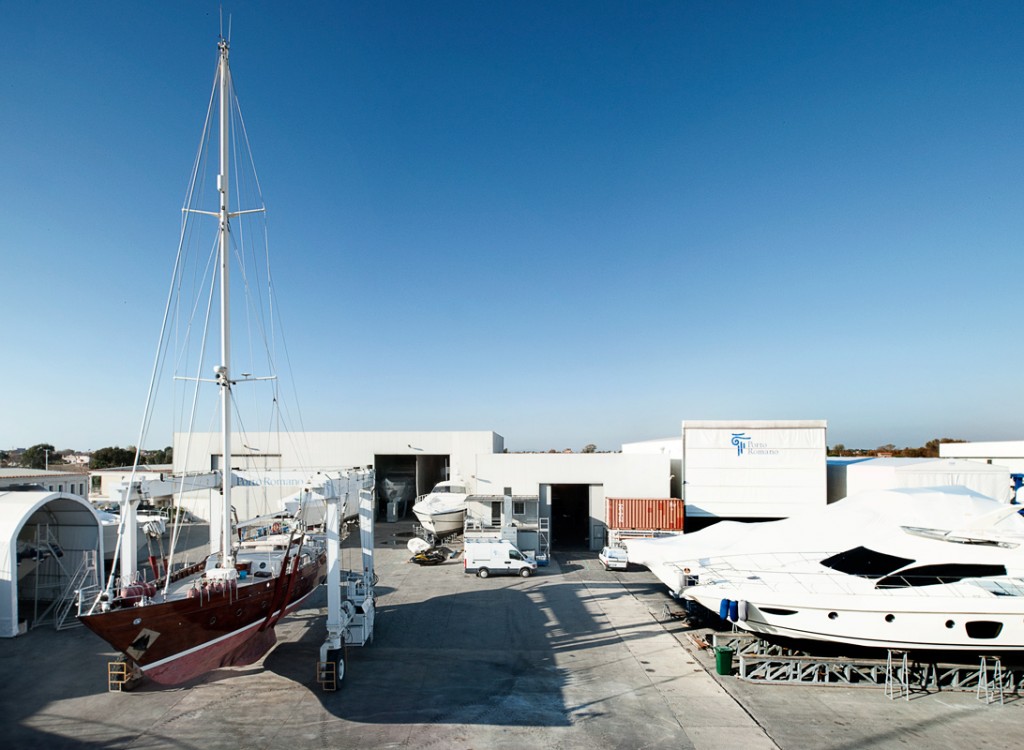 Il cantiere di assistenza di Porto Romano, una delle più prestigiose  marine in Italia