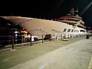 Amadea, il misterioso mega yacht ormeggiato a Genova: lo avete visto?