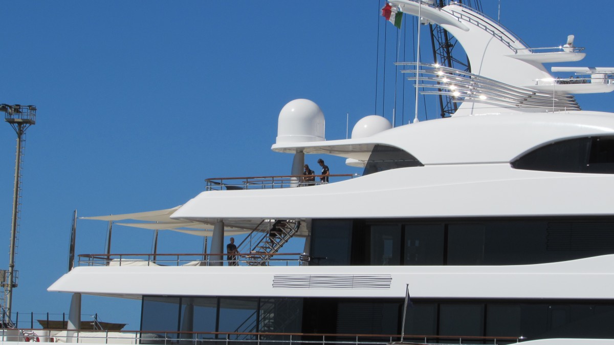 A Palinuro il super yacht di Bernard Arnault, il proprietario di Louis  Vuitton - la Repubblica