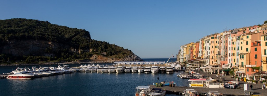 Panoramica su Porto Venere e sull'Azimut Rendez V-Marine 2017