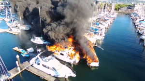 Incendio all’Everett Marina di Washington: VIDEO mozzafiato del drone