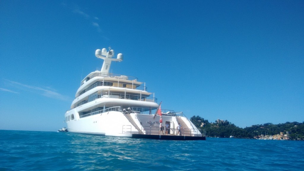 Megayacht Aquarius a Paraggi: foto a poppa