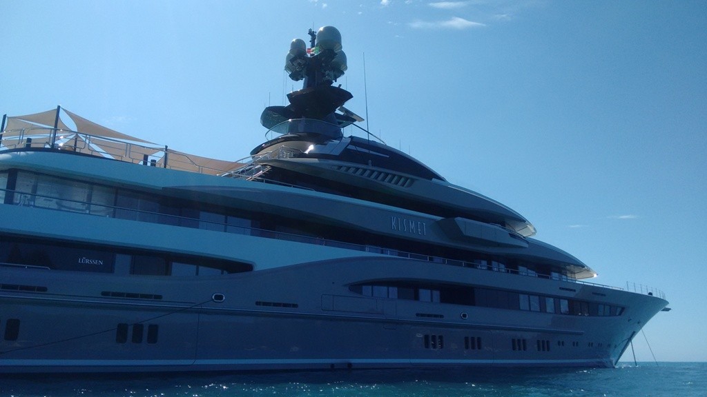 Megayacht Kismet a Paraggi: vista laterale