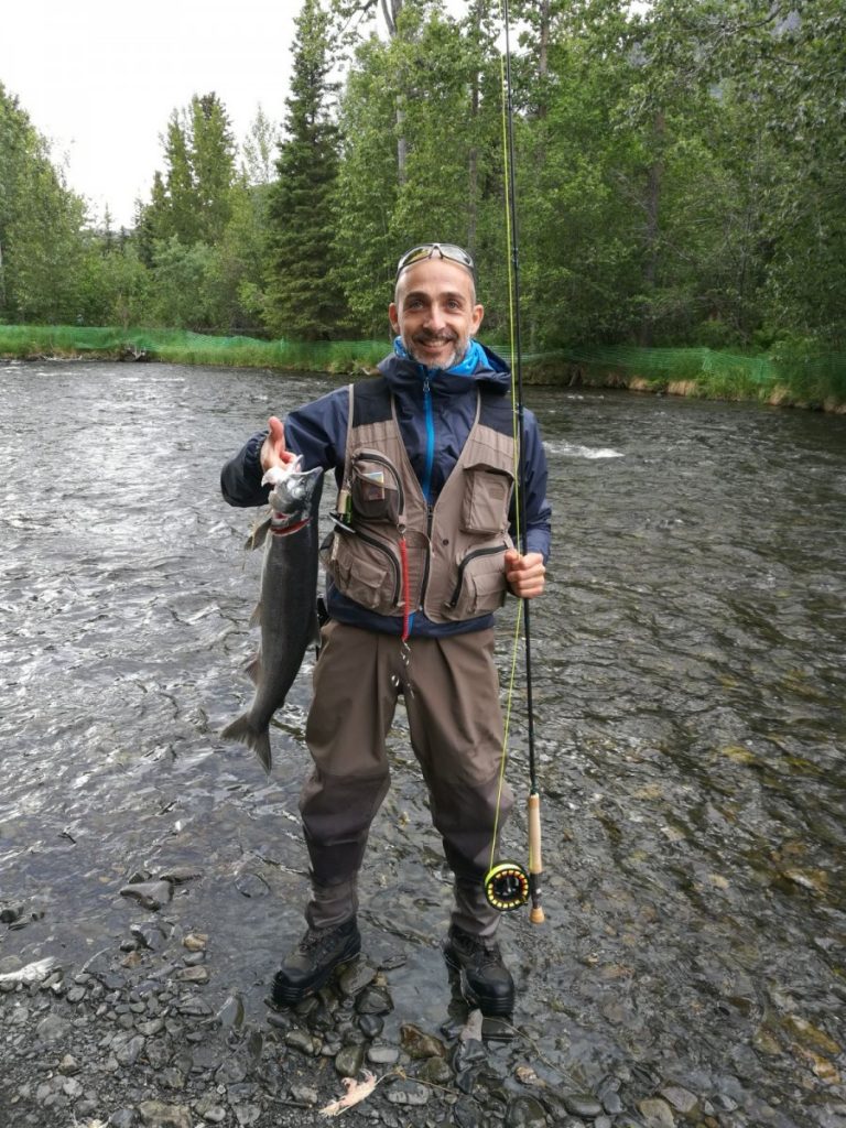 Paolo Carta. biologo genovese, mostra il pescato 