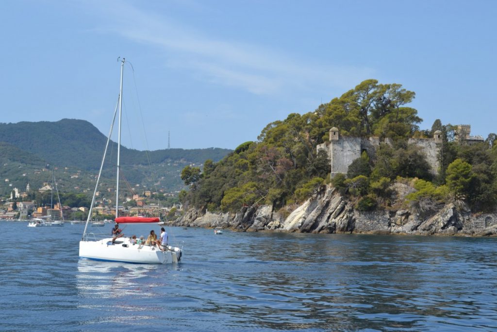 L'inusuale presentazione del Posidonia Green Festival a bordo del Fareast 26 