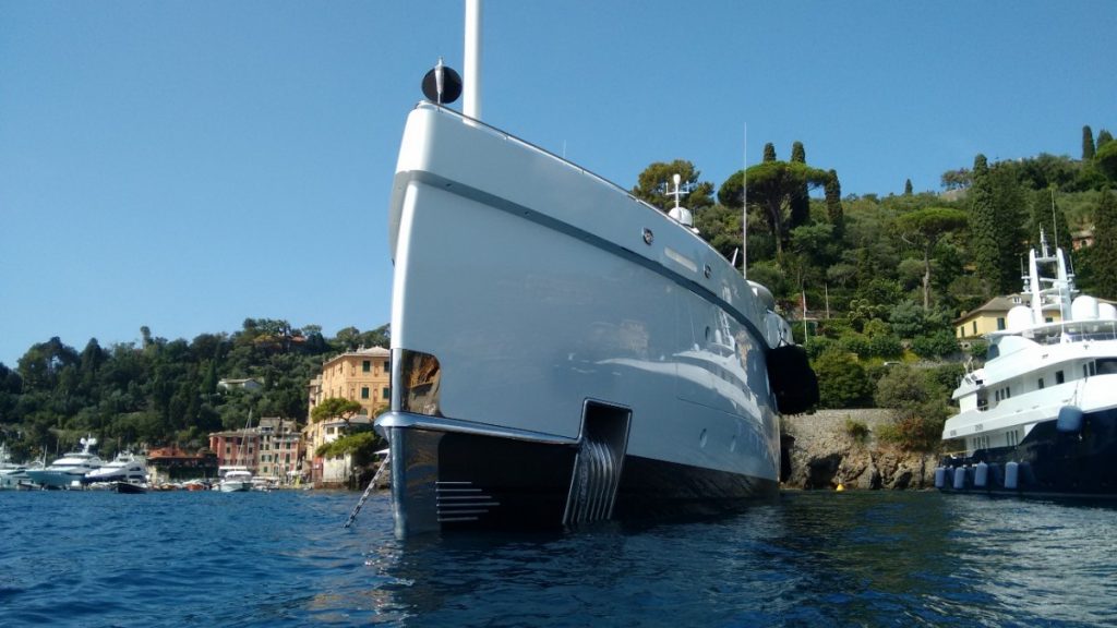 Megayacht Madame Kate: foto a prua