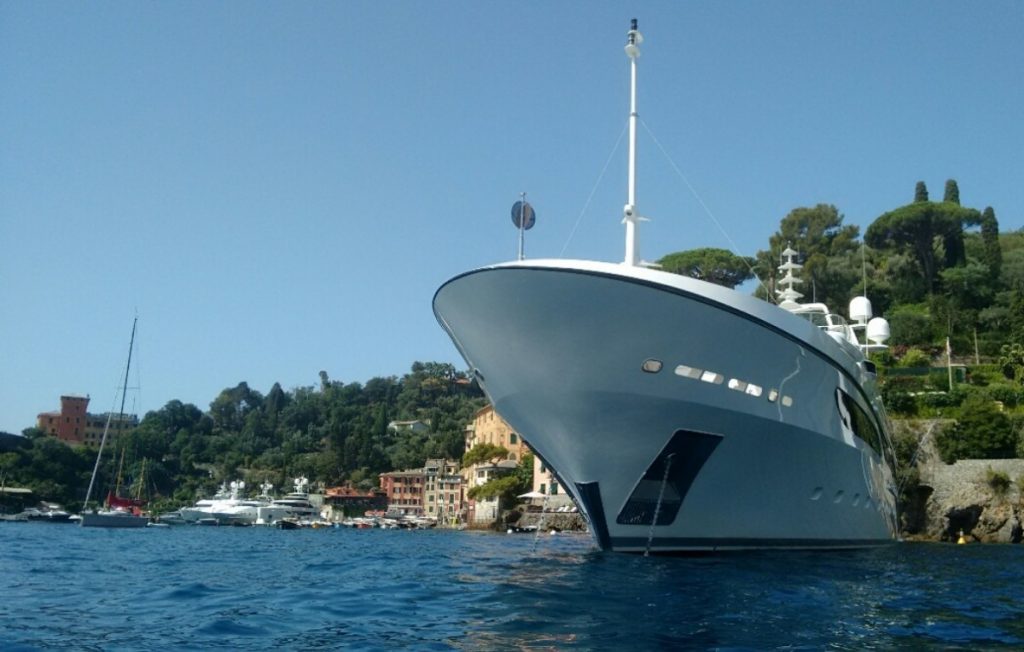 Megayacht Seanna: foto a prua