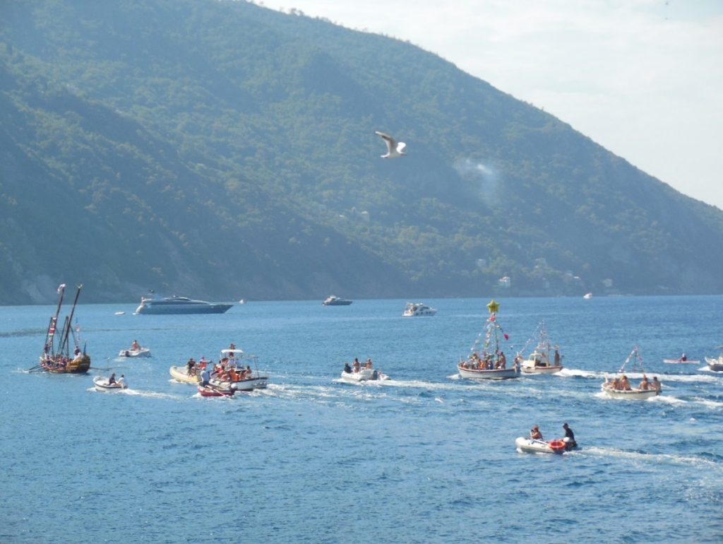 Panorama della processione dei natanti durante la Stella Maris 2017 a Camogli