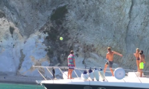 Il gol più bello di Francesco Totti? In mezzo al mare! – VIDEO