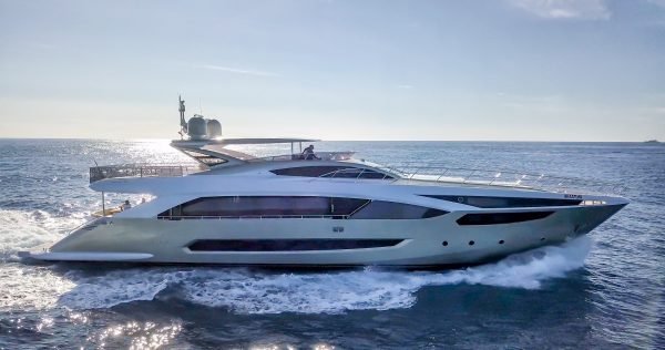 Amer 110, lo yacht più innovativo di Cannes ora fa rotta sul Salone di Genova