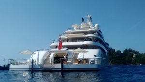 Il megayacht Quantum Blue a Portofino: 100 metri di lusso nelle acque del Tigullio