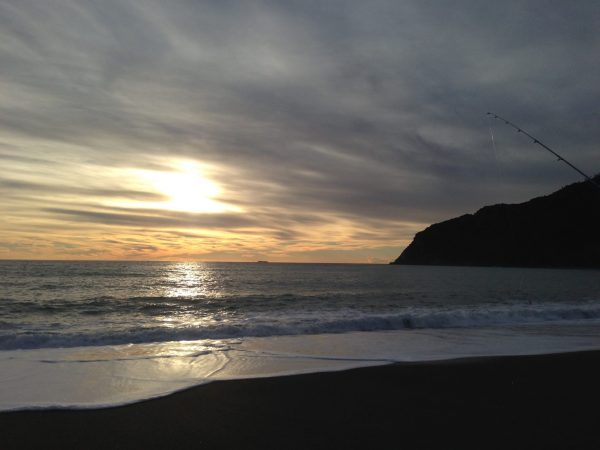 La pesca a Surfcasting: il lancio oltre l’onda