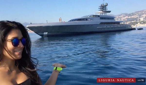 Il Megayacht Silver Fast in rada a Boccadasse, Genova