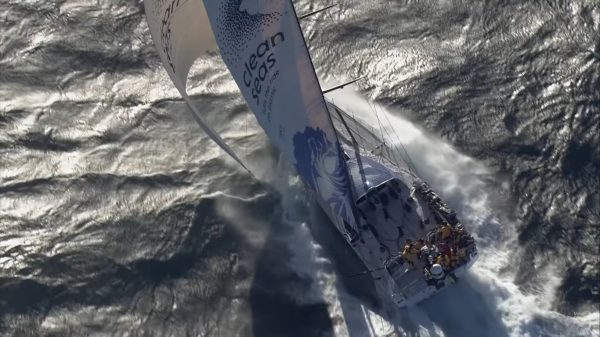 Volvo Ocean Race a tutta randa verso Città del Capo… con qualche straorza! – VIDEO