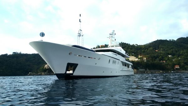 Megayacht Deja Too nel Golfo del Tigullio: ecco le immagini esclusive