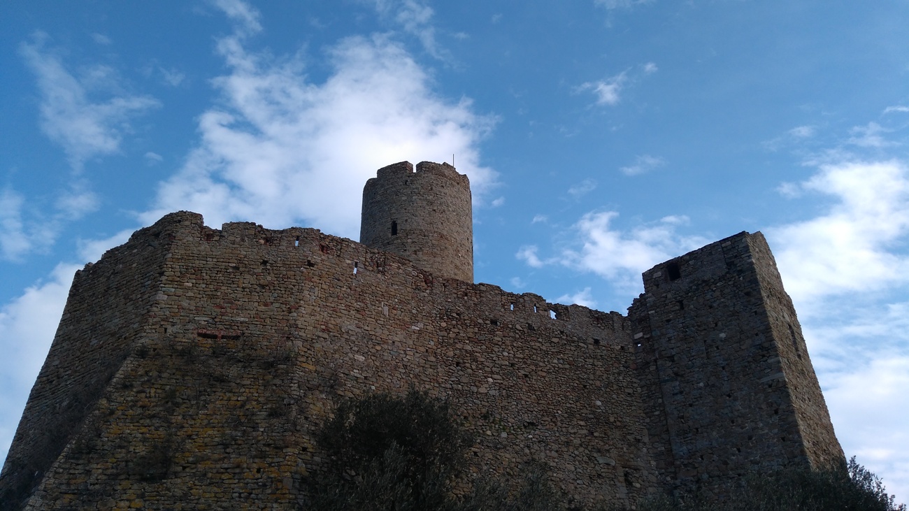 Liguria Nautica vi porta al Castello di Monte Ursino (Noli)