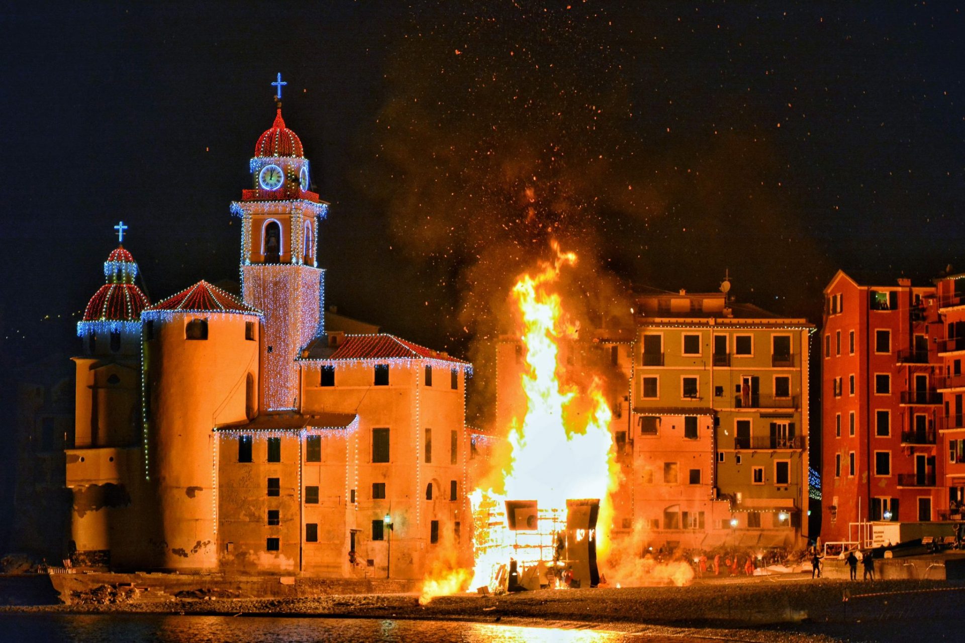 Il falò di San Fortunato a Camogli nel 2015