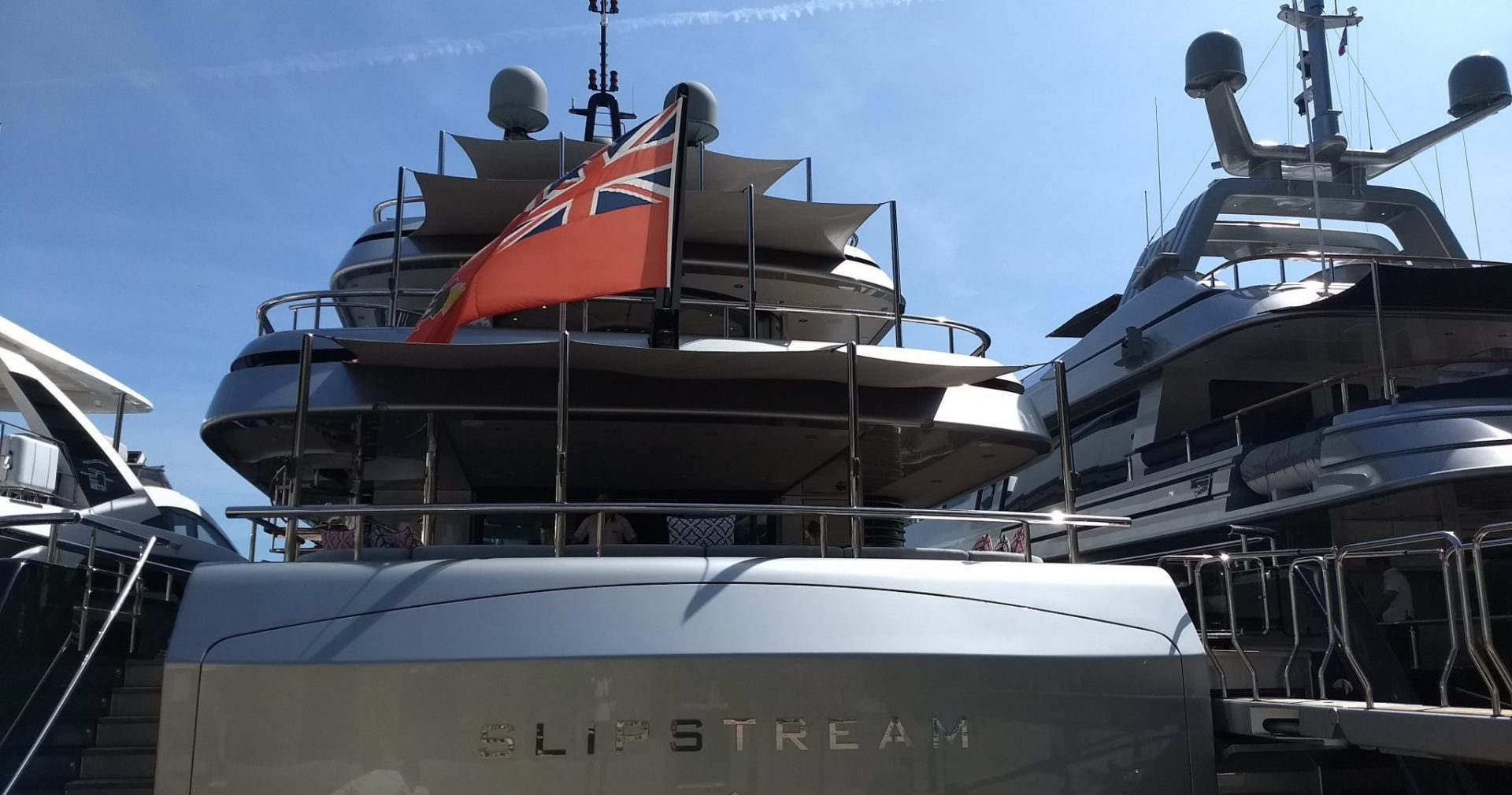 Foto a poppa del megayacht Slipstream