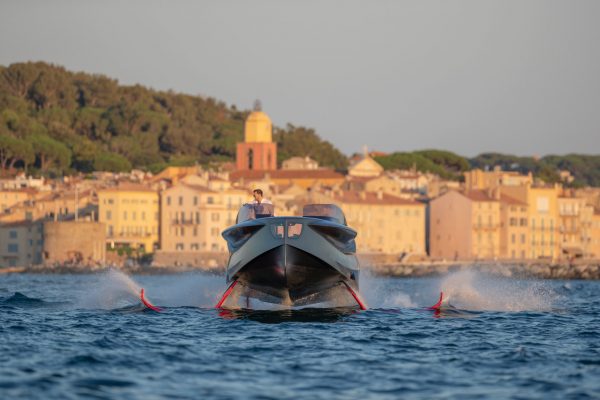 Tre nuove versioni per il “flying yacht” Foiler di ENATA Marine