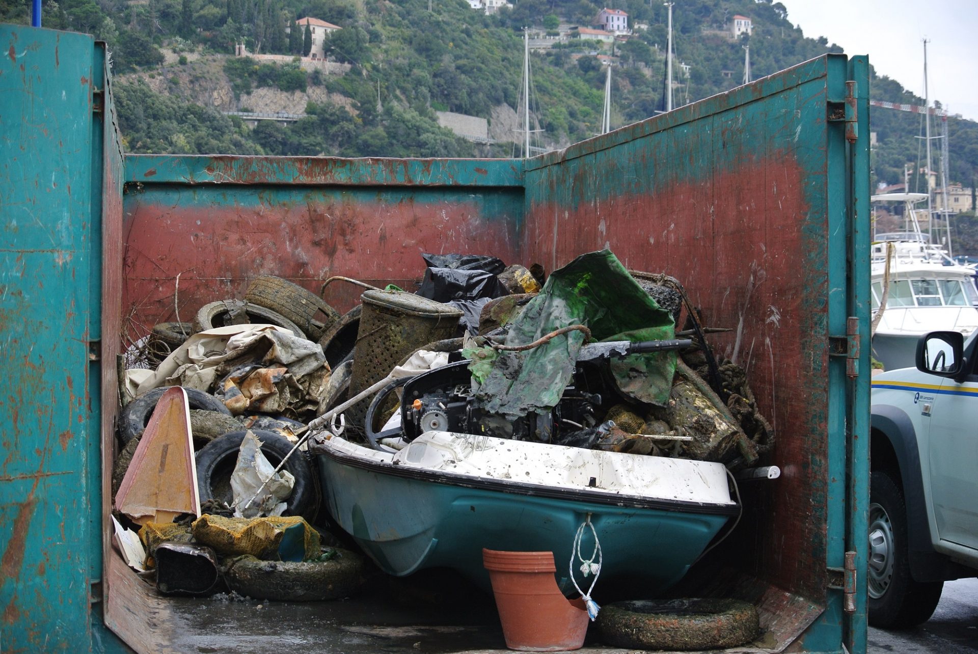 Alassio Fondali Puliti 2019 - container di rifiuti