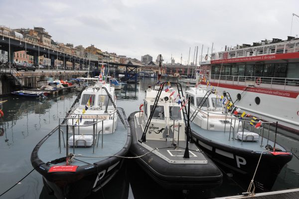 Dai motoscafi di legno alle nuove pilotine: così il porto di Genova si è risollevato dalla tragedia della torre piloti